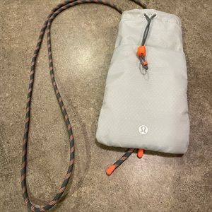 Lululemon play forward crossbody pouch